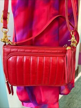 Levenger  Crossbody/shoulder bag clutch wristlet/front wallet, quilted, leather